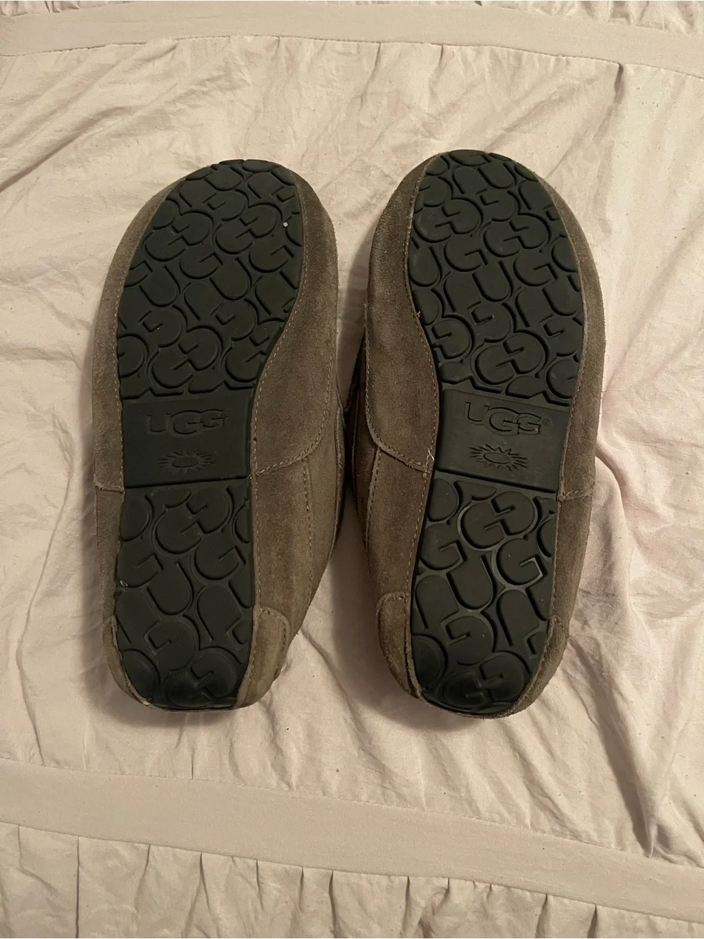 Ugh Ascot Men’s Charcoal Suede Shearling Moccasin Slippers Size 9